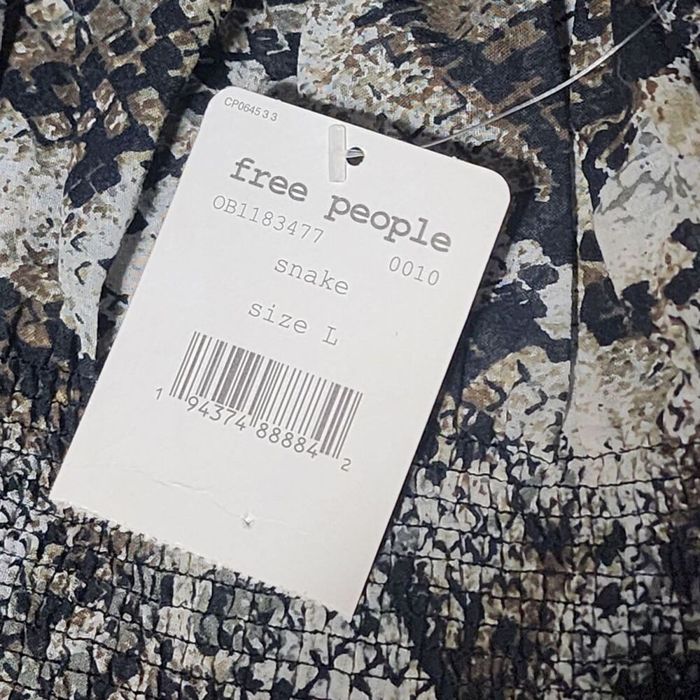 Free People Women's Cotton XOXO Snake Printed Smocked Crop Top Black Size Large - Picture 4 of 7